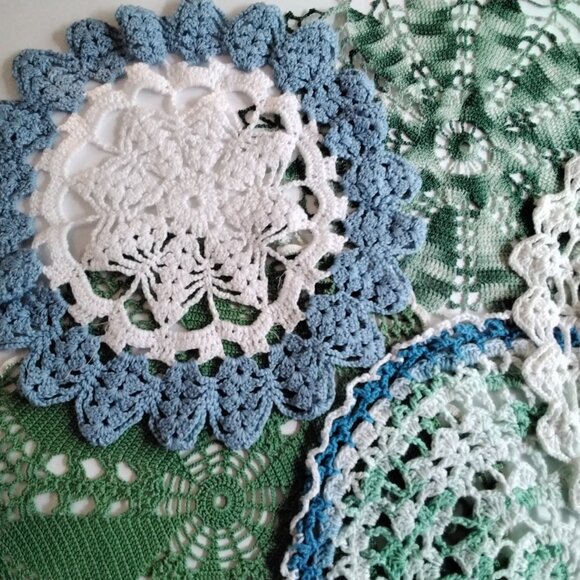 Green Blue and White Set of 5 Doilies from Mid Century - Hand Crocheted - Picture 2 of 4